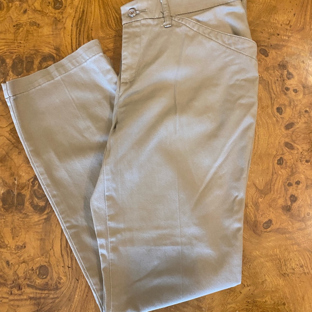 Beige Lee flex motion pants size 8 short